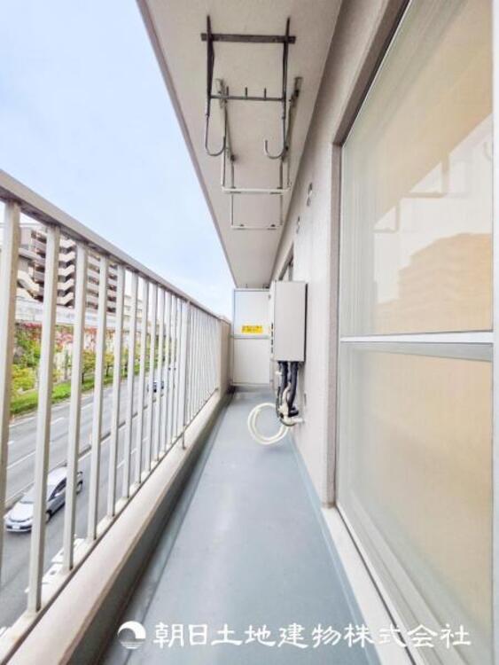 バルコニー 【バルコニー】太陽に愛された家。陽当り・通風に優れた魅力的で快適さを追求したプライベート空間です。