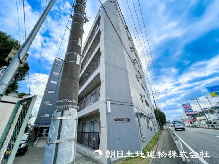 外観 【外観写真】穏やかな風と陽光、日常生活を一段と心地よいものにしています。周辺とのコラボにより明るく開放的な空間を演出。