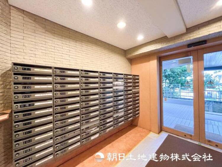 エントランス 【エントランス】その家から感じられる、気品・上質・重厚感・極細やかさ、そのすべては見た者に安らぎを与える特別な空間です。