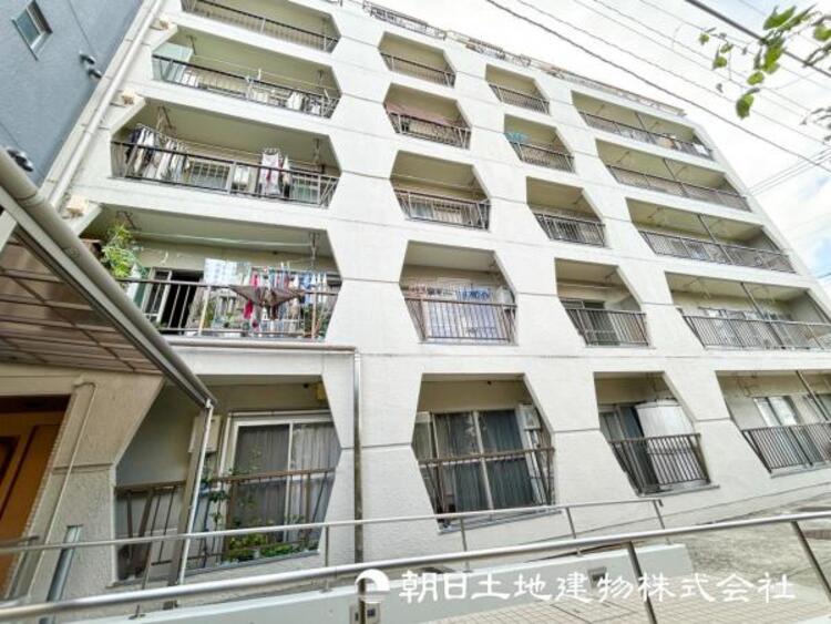 外観 【外観・立地】その家から感じられる、気品・上質・重厚感・極細やかさ、そのすべては見た者に安らぎを与える特別な空間です。