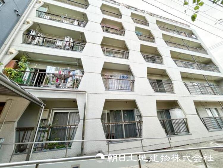 外観 【外観写真】穏やかな風と陽光、日常生活を一段と心地よいものにしています。周辺とのコラボにより明るく開放的な空間を演出。