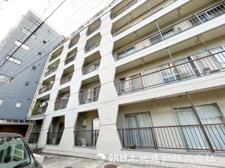 外観 【外観写真】家族の色を映し出す洗練された邸宅は、ずっと輝き続けながらいつしか街の風景に溶け込んでいきます。 