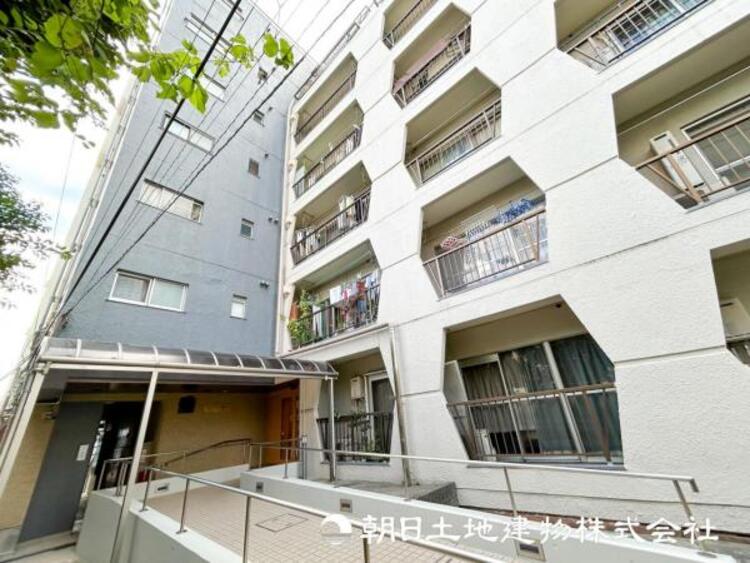 外観 【外観・立地】その家から感じられる、気品・上質・重厚感・極細やかさ、そのすべては見た者に安らぎを与える特別な空間です。