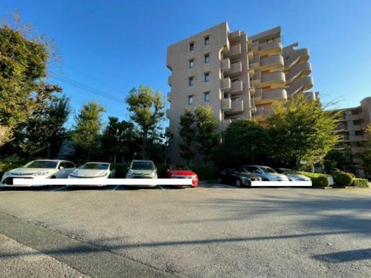 駐車場 全4棟、総戸数137戸の大型マンションです！