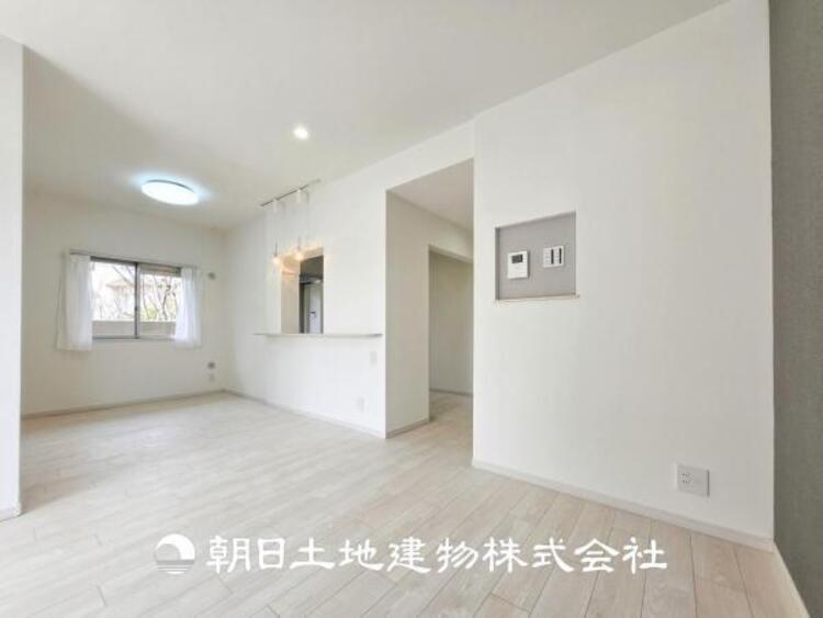 居間 【リビング】リビングにはみんなが集い、食事や楽しい会話が始まる。