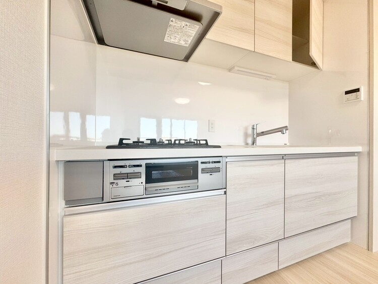 キッチン スマートな意匠と充実の機能を備えたキッチンが、暮らしにおいしい彩りを添えます。