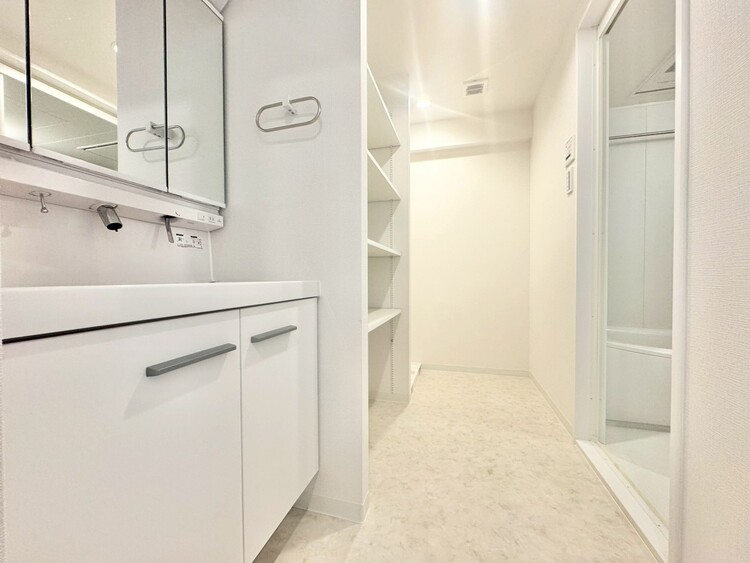 洗面 清潔感と心地よさを重視した、上質感漂うパウダールーム。