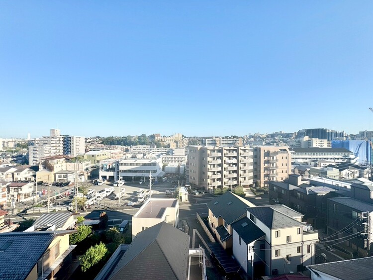 バルコニー 窓を開けると広がる青空。心をリフレッシュして日々を過ごしていきましょう。