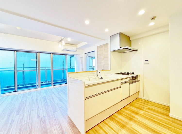 居間 居心地の良い空気感は、暮らしのステージを彩り、心からのやすらぎと満足感を与えてくれます。