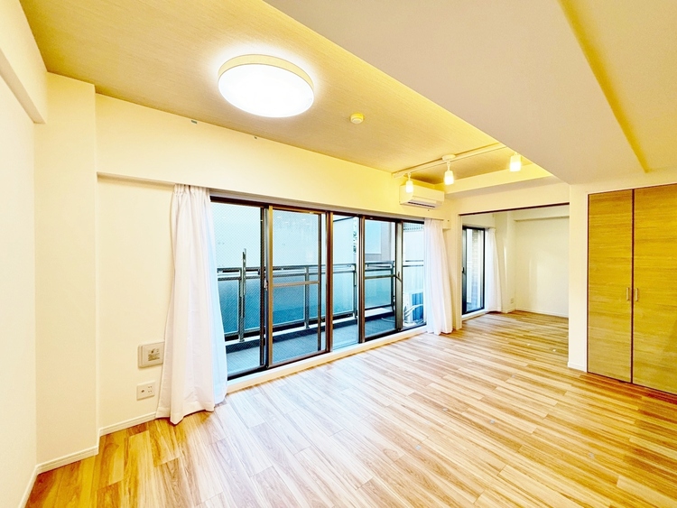 居間 飾り過ぎないシンプルな内装と偏り過ぎないデザインで統一しました。