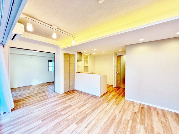 居間 快適に過ごす毎日を求めて、暮らしの中でご自身の「マイホーム」に創り上げてください。