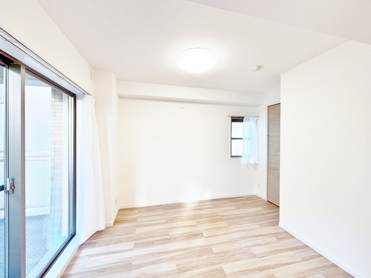 寝室 ベッドも十分に設置するスペースがあります。