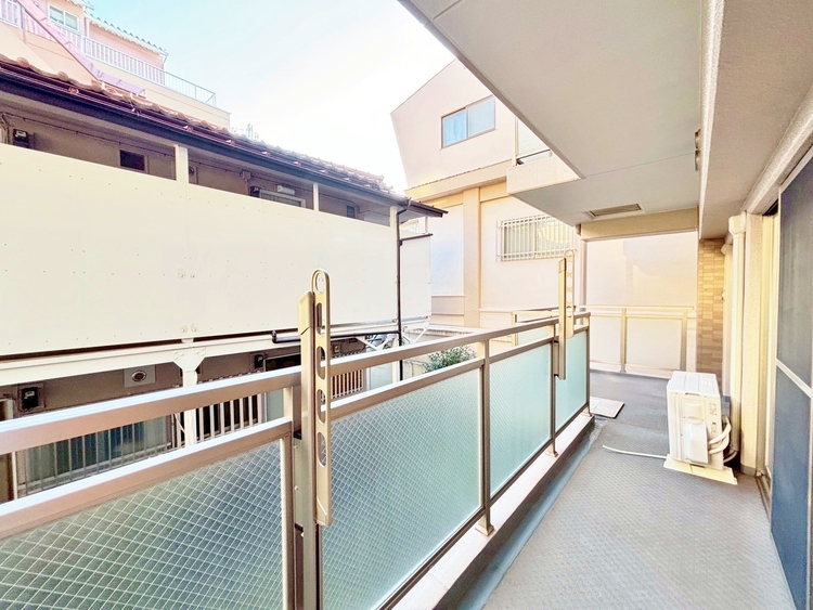 バルコニー 暮らしの中で、光と風を演出してくれるバルコニー。