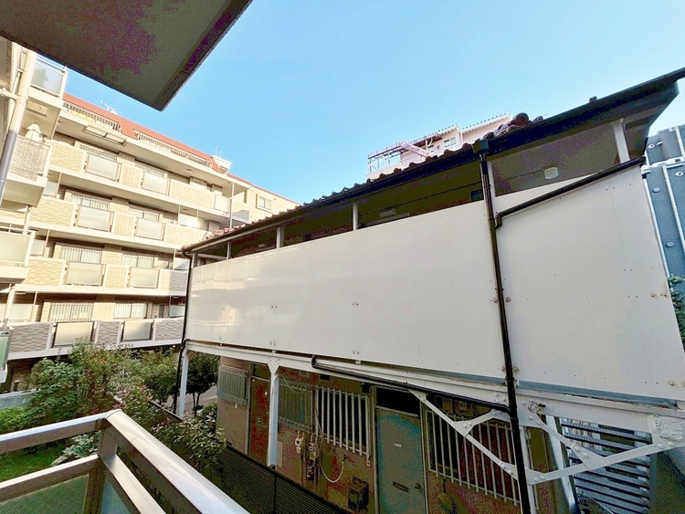 バルコニー 窓を開けると広がる青空。心をリフレッシュして日々を過ごしていきましょう。