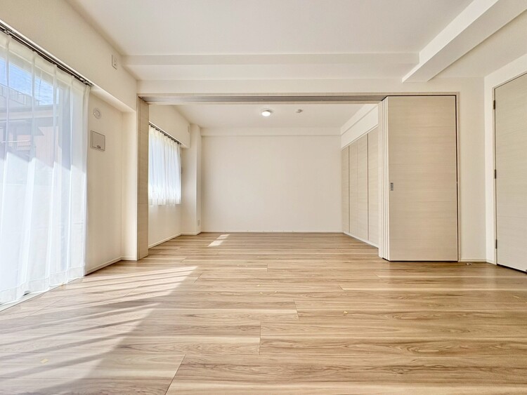 居間 快適に過ごす毎日を求めて、暮らしの中でご自身の「マイホーム」に創り上げてください。