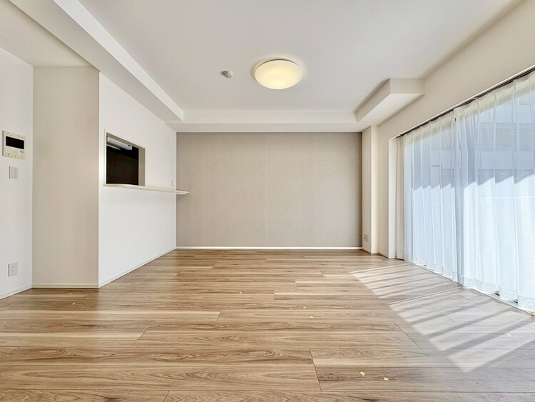 居間 忙しく過ぎゆく日常を置き去るほど、ゆったりした時間が流れるリビング。