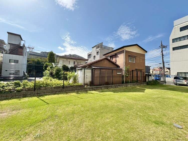 バルコニー 窓を開けると広がる青空。心をリフレッシュして日々を過ごしていきましょう。