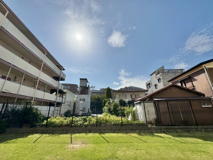 バルコニー 頬をなでる、優しい風を感じることが出来ます。