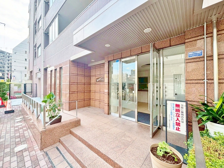 エントランス 外と内をつなぐエントランスは、まさに顔となる場所。