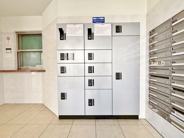 設備 共用部分の宅配ボックスです。留守中の荷物受け取りもできるので、安心して外出ができますね。