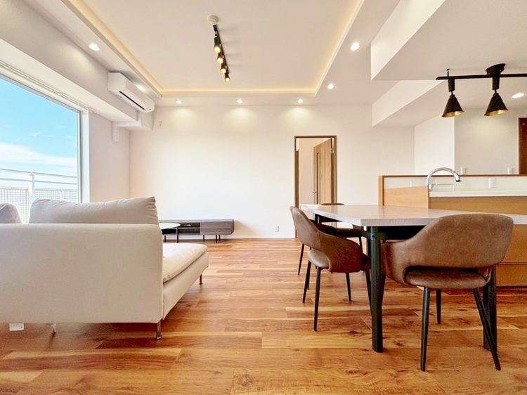 居間 過ごす時間が、たくさんの思い出として紡がれていく場所。