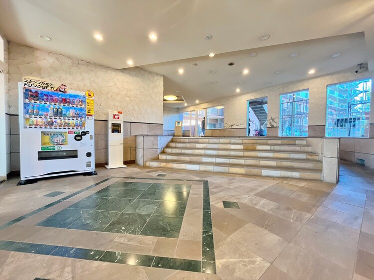 エントランス エントランス内部は、管理が行き届き清潔な共有スペースとなっています。