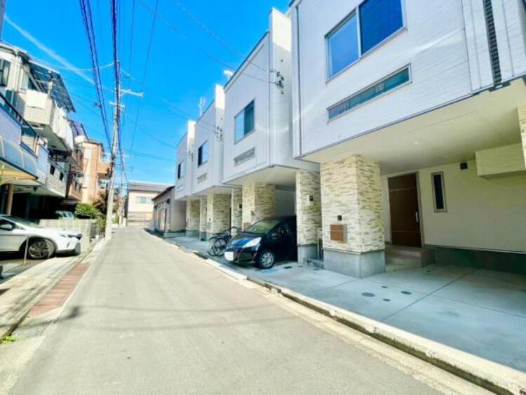 外観 車通りの少ない道路で小さなお子様も安心。家と同じくらい周辺環境は大切なもの。図面だけでは分からない現地の雰囲気もご確認くださいませ。