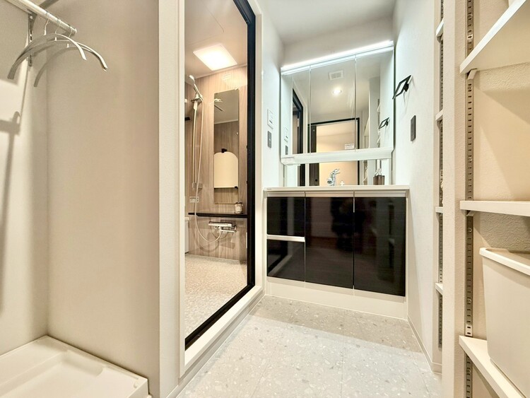 その他 十分な広さの脱衣所。