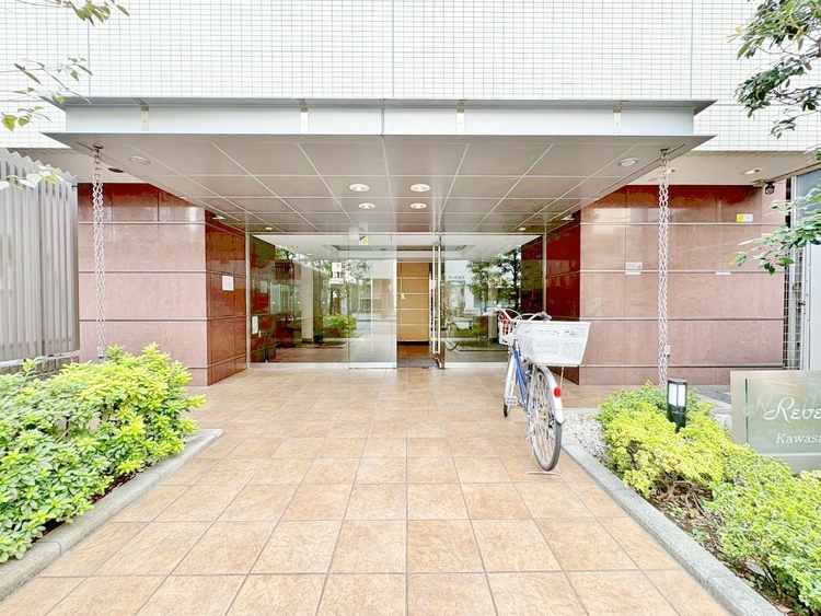 その他 上質感漂う玄関アプローチです。