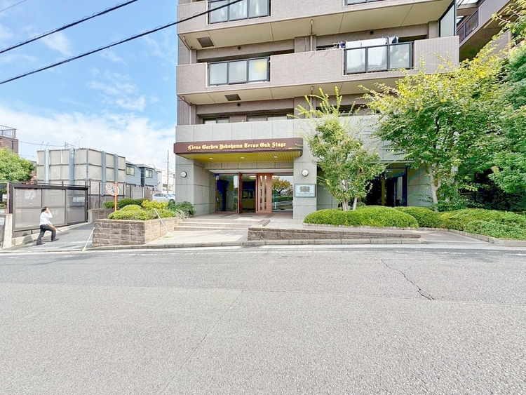 その他 上質感漂う玄関アプローチです。