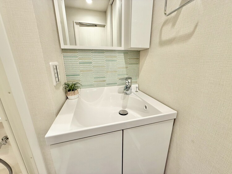 その他 清潔感を感じられる洗面化粧台。