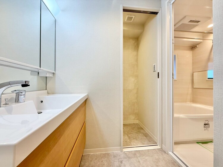 その他 十分な広さの脱衣所。