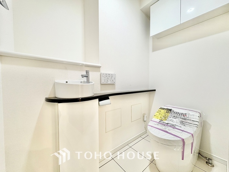 トイレ ◆トイレ◆トイレも全て新品に交換されており、清々しく新生活を始めることができます。白基調の清潔感のある空間に生まれ変わりました。