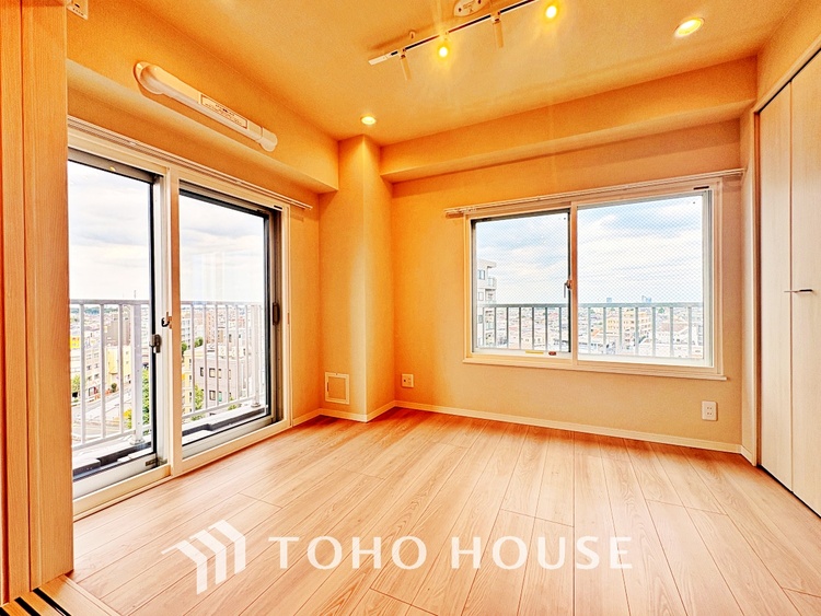 内装 【ROOM】感性を育むプライベートルームはシンプルでスマートな空間。好みの空間で読書をしたり、音楽を聞いたりと一人の時間も充実したものにできます。