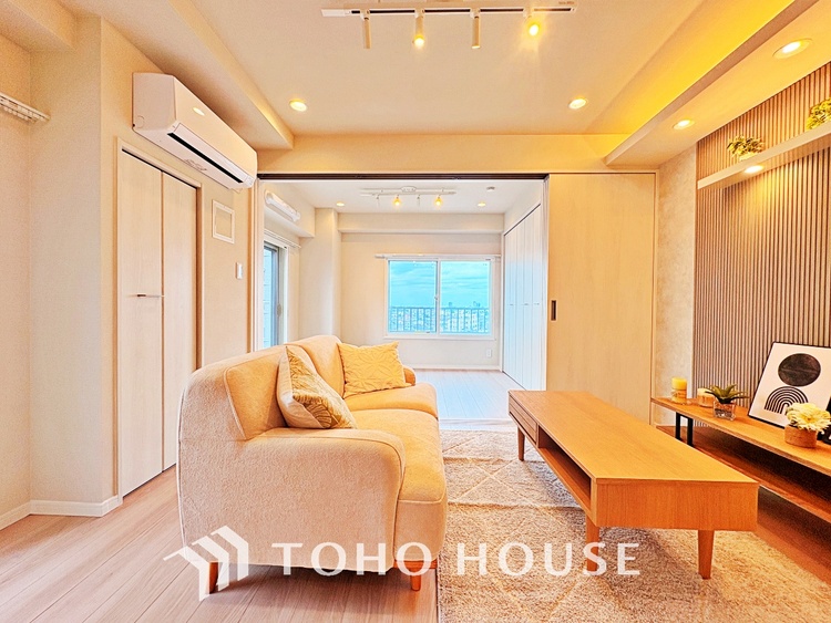 内装 使いやすく、明るい洋室に仕上がります。子供部屋や趣味のお部屋にご利用できます。ご自身で家具などを配置し、素敵な空間を創り上げられます。