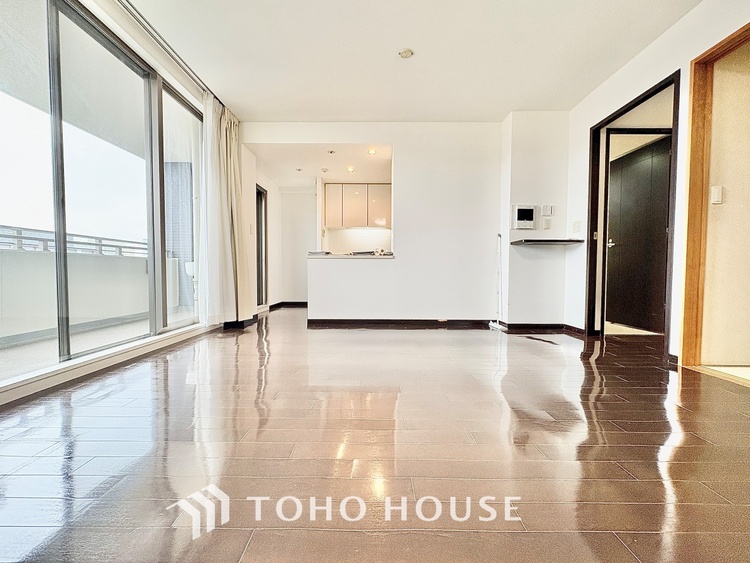 内装 ◆癒しの空間◆室内構成に拘り採光とセンスを散りばめた空間。それは『柔らかさ』に似た素敵な居場所。そこに暮らす人のことを考えつくり出したものは『癒し』という心地よい居場所なんだと思う