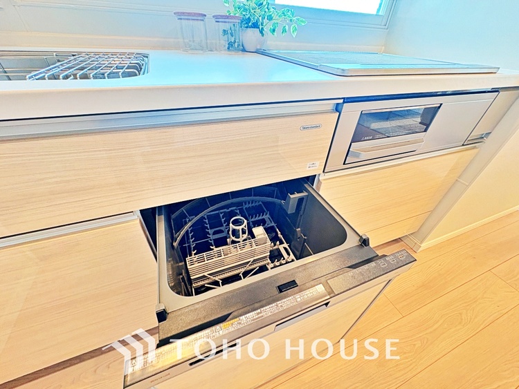 キッチン 広々としたキッチンのシンクは、料理の準備と片付けを楽にし、使いやすさを最大限に引き立てます。