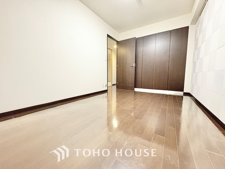 内装 ◆色彩◆この空間に放たれた光は華美なまでに演出されたデザイン。流れる時をより芳醇なコーヒーの様な色彩奏でるアダージョ。そして情景豊かな作品のような暮らしがイメージできる。