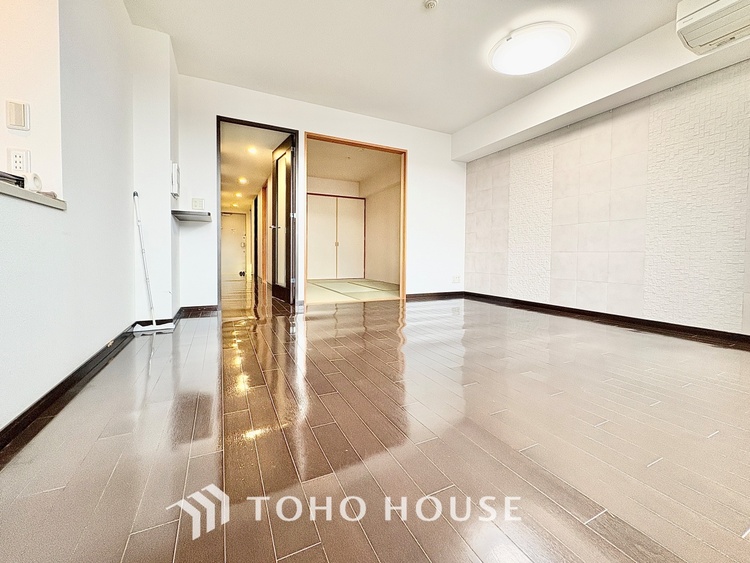 内装 ◆ここに在る◆事も無げに美しく、伝えるには筆舌に尽くし難い。豪華絢爛や華美と言う事ではなく、住まう者にとって暮らし易く心地がいいと言う美しさがこの住まいには込められている。