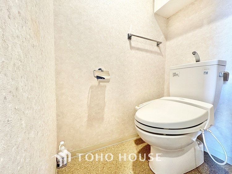 トイレ ◆トイレ◆トイレも全て新品に交換されており、清々しく新生活を始めることができます。白基調の清潔感のある空間に生まれ変わりました。