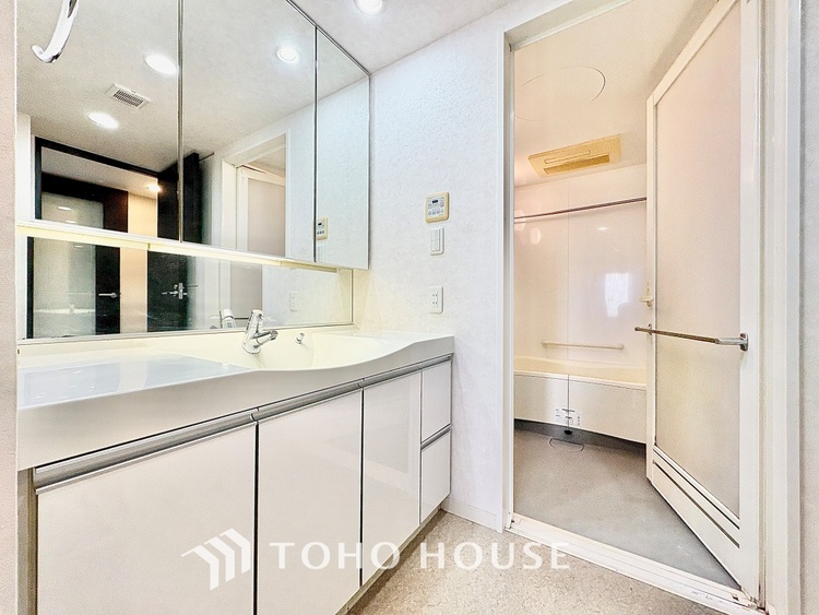 洗面 ◆洗面◆清潔感のある水回り。白で統一されたスタイリッシュな空間。毎日使う場所だから究極にシンプルにこだわりました。