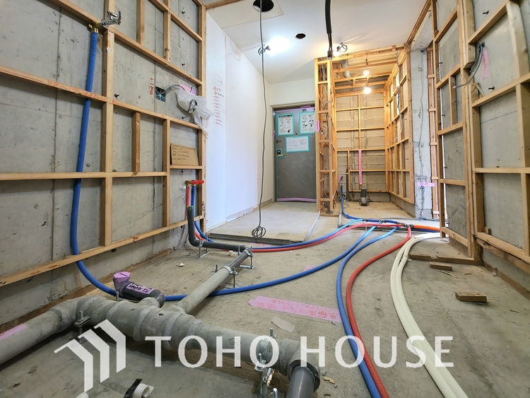 収納 現在リフォーム中。新しく生まれ変わる室内は、快適な暮らしを彩る空間へ。白を基調とした明るい内装、最新の設備が、あなたの新生活を豊かにします。完成を楽しみにお待ちください。