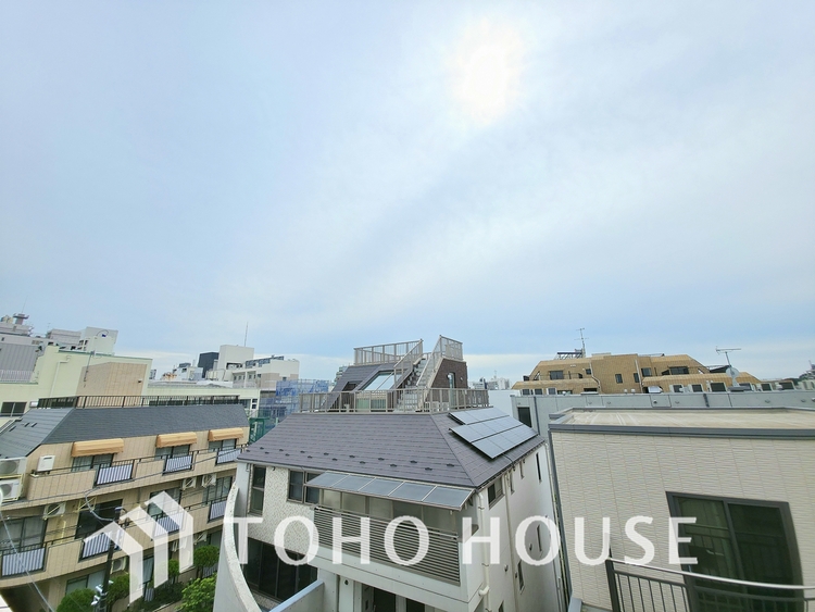 その他 現在リフォーム中。新しく生まれ変わる室内は、快適な暮らしを彩る空間へ。白を基調とした明るい内装、最新の設備が、あなたの新生活を豊かにします。完成を楽しみにお待ちください。