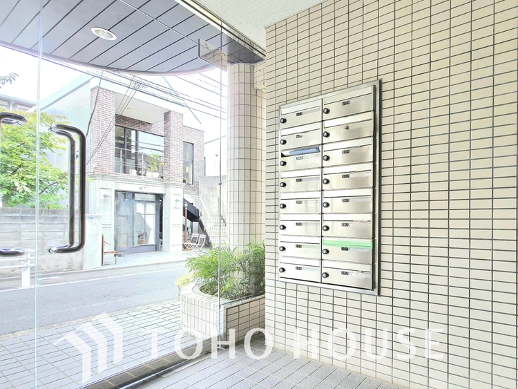 その他 現在リフォーム中。新しく生まれ変わる室内は、快適な暮らしを彩る空間へ。白を基調とした明るい内装、最新の設備が、あなたの新生活を豊かにします。完成を楽しみにお待ちください。