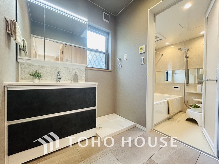 洗面 清潔感のある洗面室で朝の身支度を