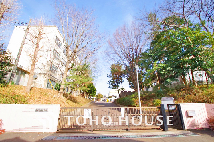 周辺 横浜市立山内中学校　距離2200m