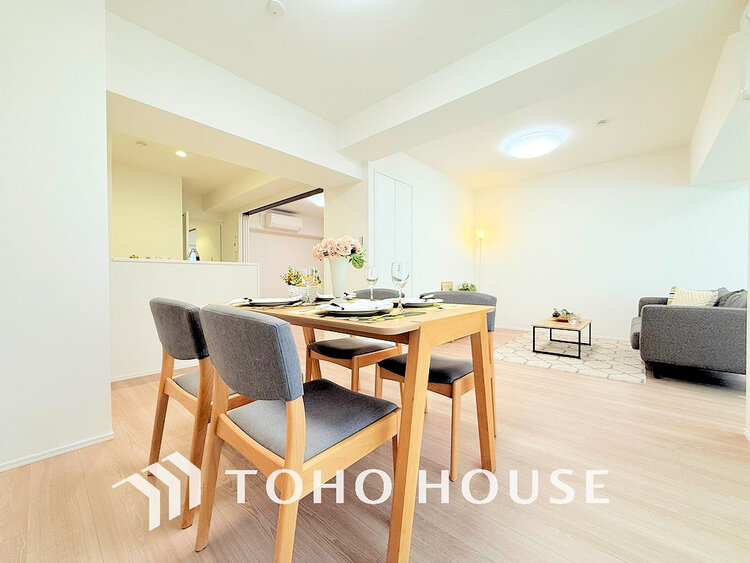 内装 広がりのある住空間、家族が集まるリビング・ダイニング