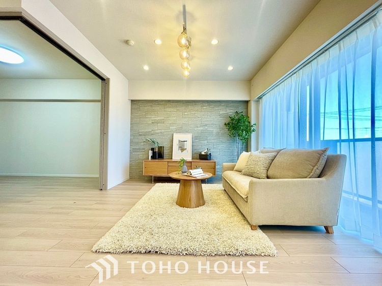 内装 【LIVING】◆陽光◆が差し込む。この開放的なLDKに家族の笑顔が集う。家族が一緒に過ごす空間は明るく、そして居心地よく。