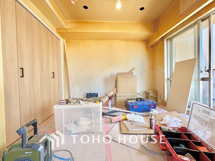 内装 【ROOM】感性を育むプライベートルームはシンプルでスマートな空間。好みの空間で読書をしたり、音楽を聞いたりと一人の時間も充実したものにできます。