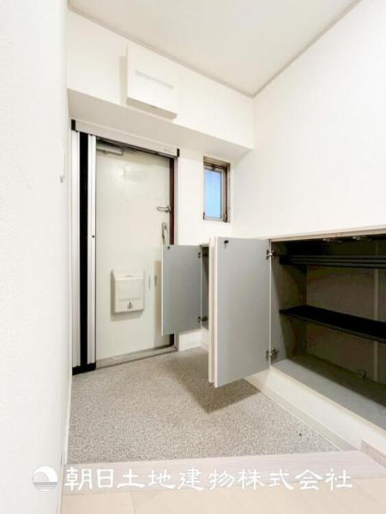 その他 【玄関】大切な家族、お客様をお迎えする玄関は住宅の入口。仕事が終わって疲れた日でも、あなたを受け入れてくれます。